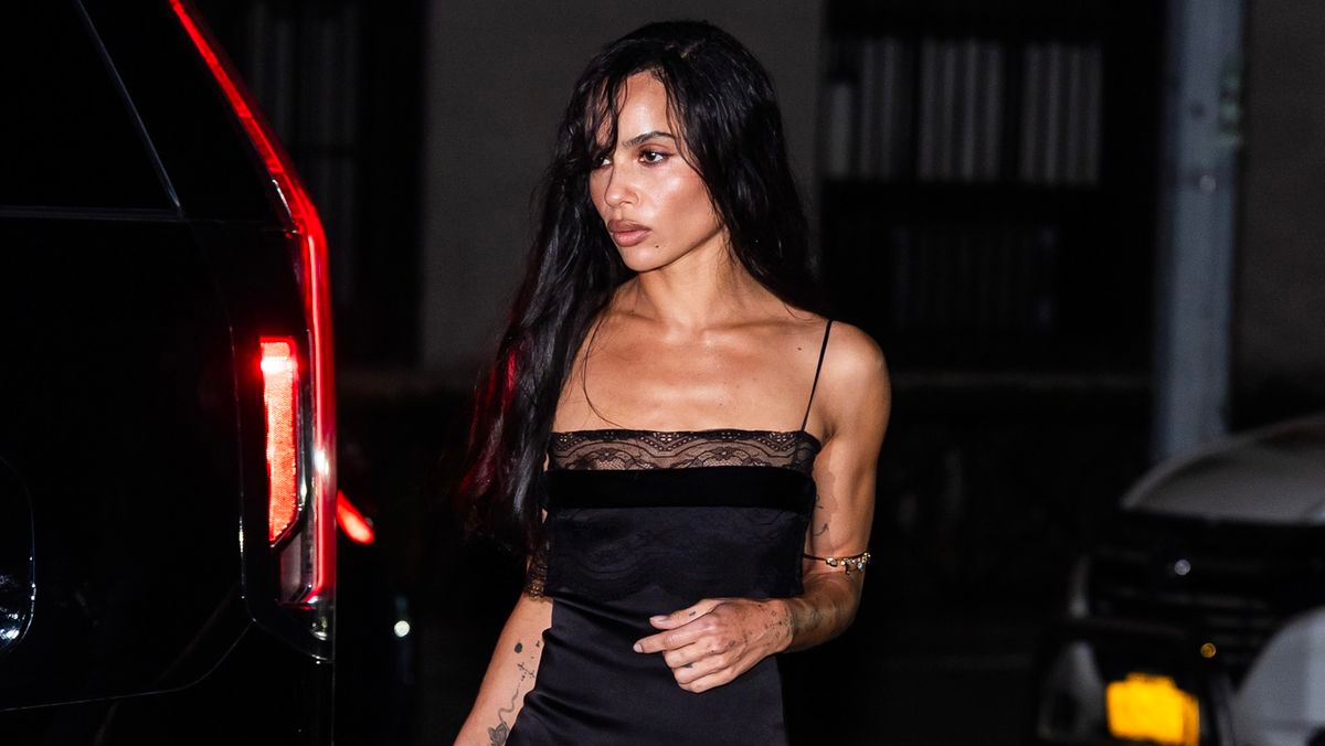 Forget the Wrong-Shoe Theory—Zoë Kravitz Just Made the Wrong-Bag Theory a Thing