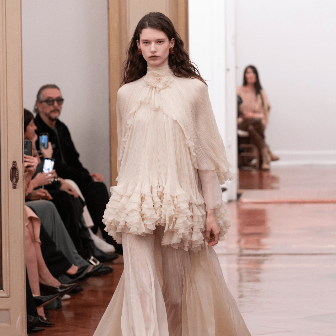 Il debutto di Lorenzo Serafini da Alberta Ferretti è stato un capolavoro di raffinatezza italiana