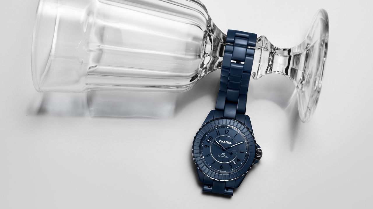 The One: Chanel J12 снова в синем цвете