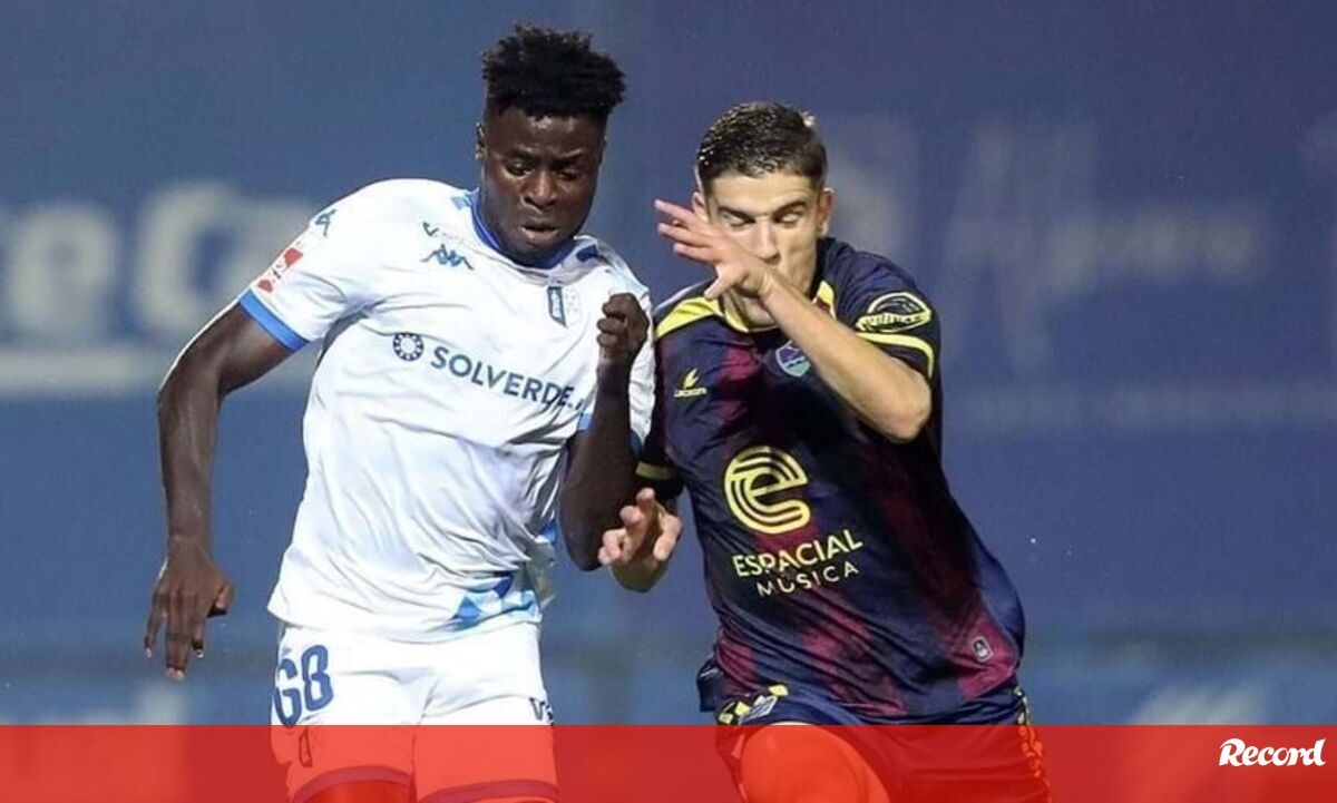 <![CDATA[ Chaves ativou opção de compra de Kiko Pereira por 200 mil euros ]]>