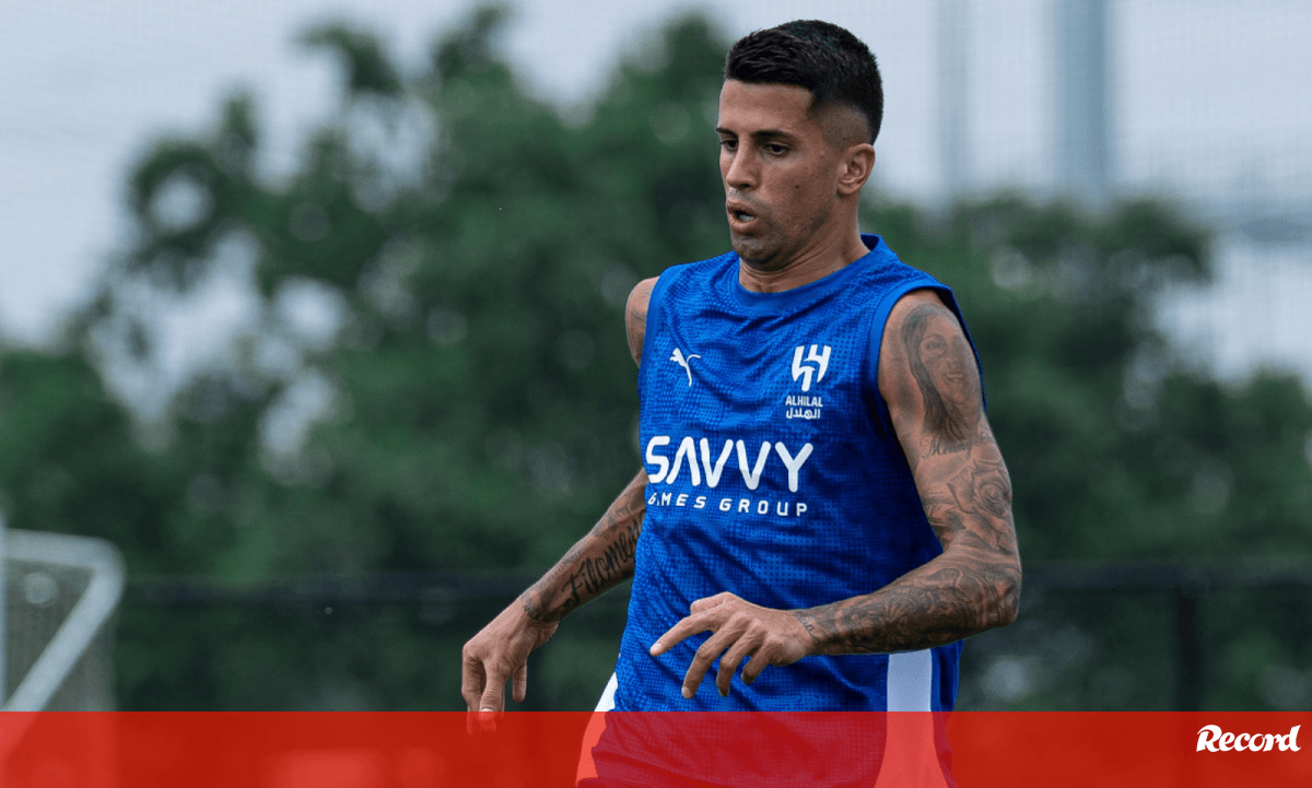 <![CDATA[ João Cancelo de volta aos treinos ]]>