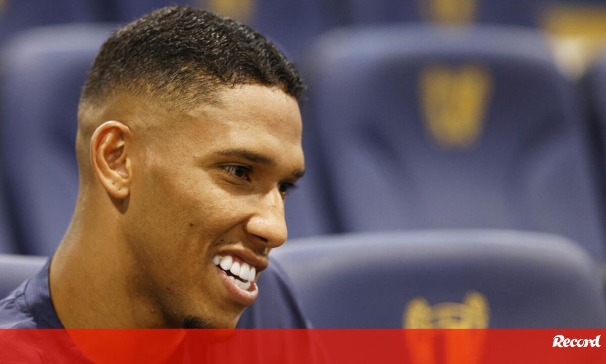 <![CDATA[ Sorriso em entrevista a Record: «Quero gravar o meu nome na história do Famalicão» ]]>