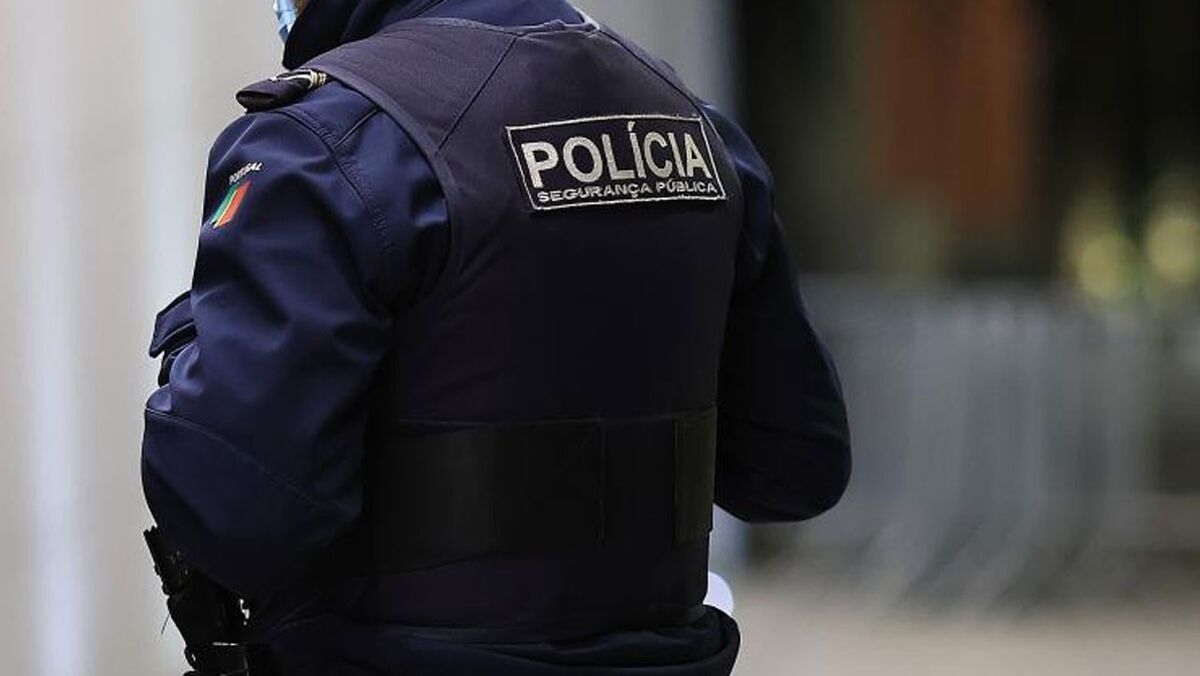 <![CDATA[ Polícias espancam até à morte ]]>