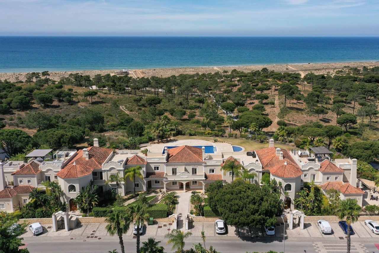 Propriété de la semaine : Appartement duplex de deux chambres avec vue sur la mer près de la plage d'Ancão