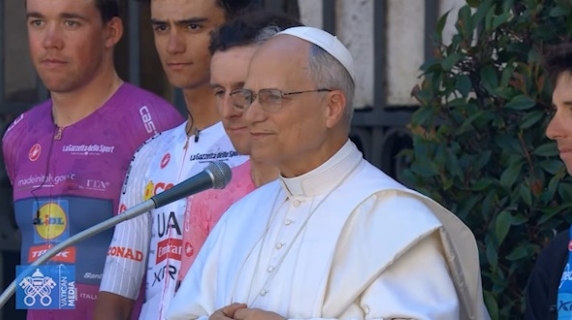 Papa Leão XIV abençoa os ciclistas do Giro: «Cuidem também do vosso espírito»