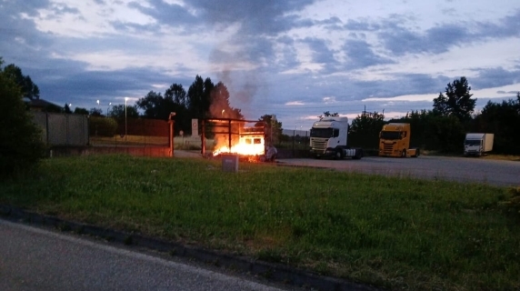 Overval op logistiek centrum in Lacchiarella, nabij Milaan: live video