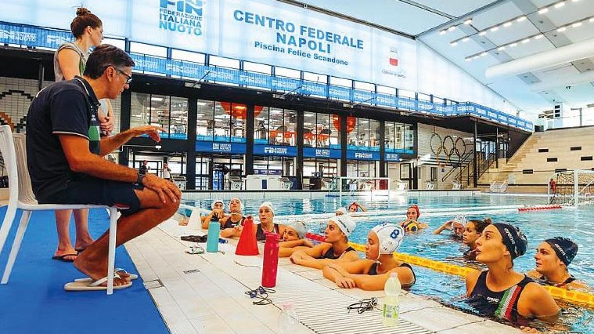 Nápoles, a piscina Scandone e o fio vermelho que começou com a Universíade