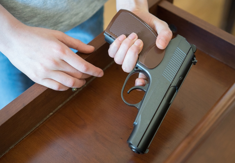 Ciudad de Jersey. Niño de 8 años dispara a su hermano mayor tras encontrar un arma en su apartamento