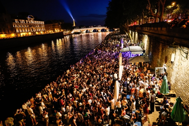 More than 100 women pricked with syringes during Music Festival in France