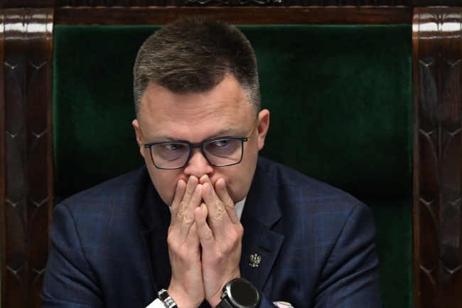 Hołownia: Utilicé el término "golpe de Estado" no en el sentido jurídico, sino como diagnóstico político.