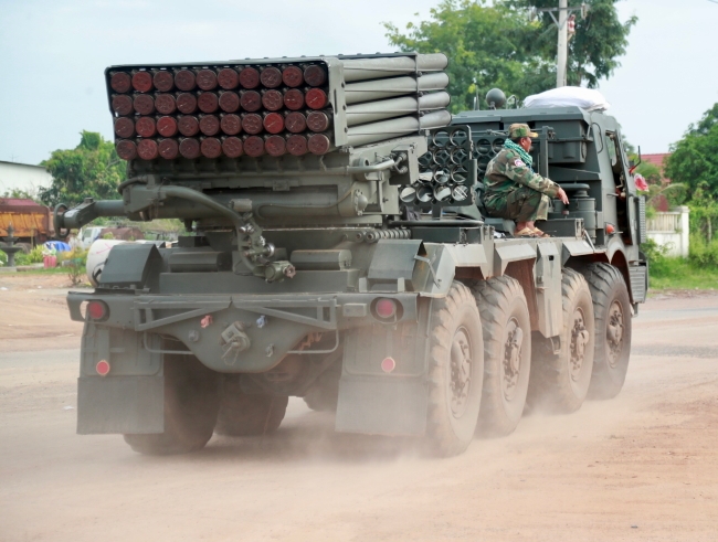 Más de 30 muertos en enfrentamientos en la frontera entre Tailandia y Camboya. Trump: Busco un alto el fuego.