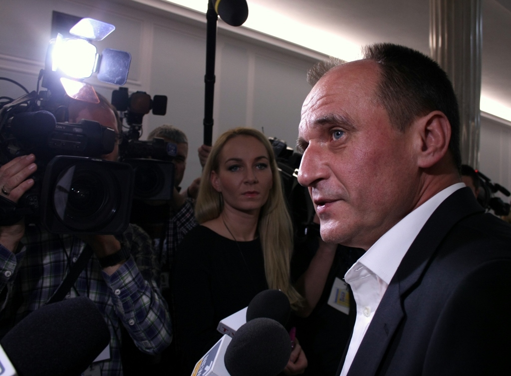 De plaatsvervangend hoofd van het Ministerie van Nationale Defensie zal het Openbaar Ministerie op de hoogte stellen van het aanbod van geld uit het Justitiefonds aan de 15 politici van Kukiz