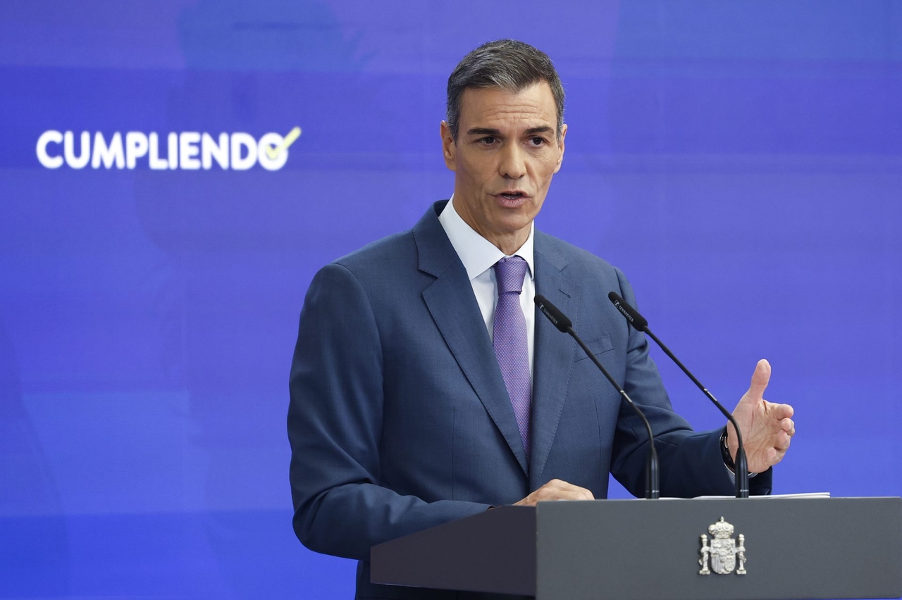 Sánchez, İspanya'nın elektrikle ilişkili CO2 emisyonlarını %17 oranında azalttığını garanti ediyor.