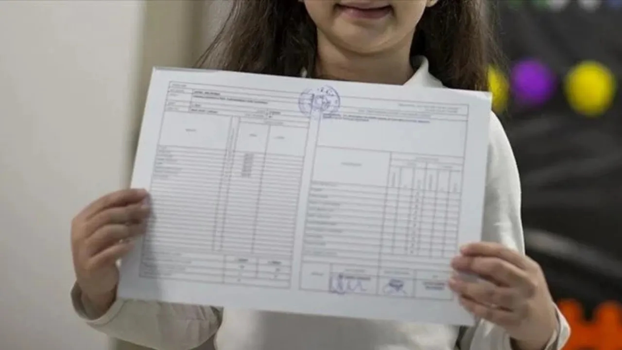 Les bulletins scolaires ont-ils été imprimés ? Quand le seront-ils ? Le compte à rebours pour la remise des bulletins du 2e trimestre a commencé ! À quelle heure seront-ils distribués ?