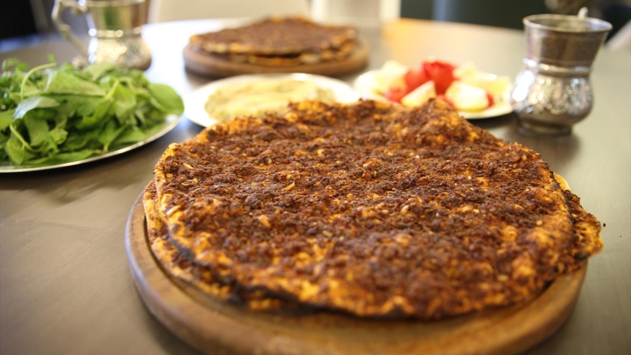 Je vindt het voor 150 TL of 1500 TL! Vakantiegangers staan ​​versteld: de prijzen voor Lahmacun in Bodrum schoten omhoog!