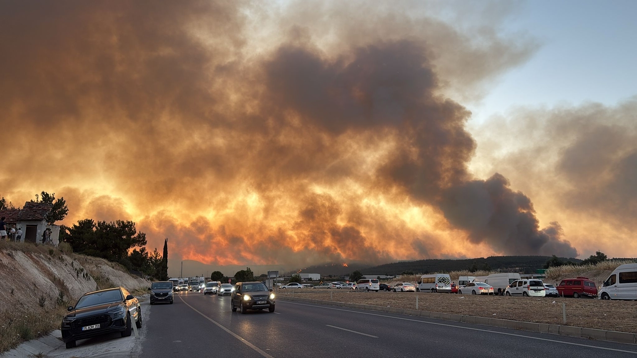 Ödemiş and Buca are ablaze: Intervention continues with 8 planes and 21 helicopters