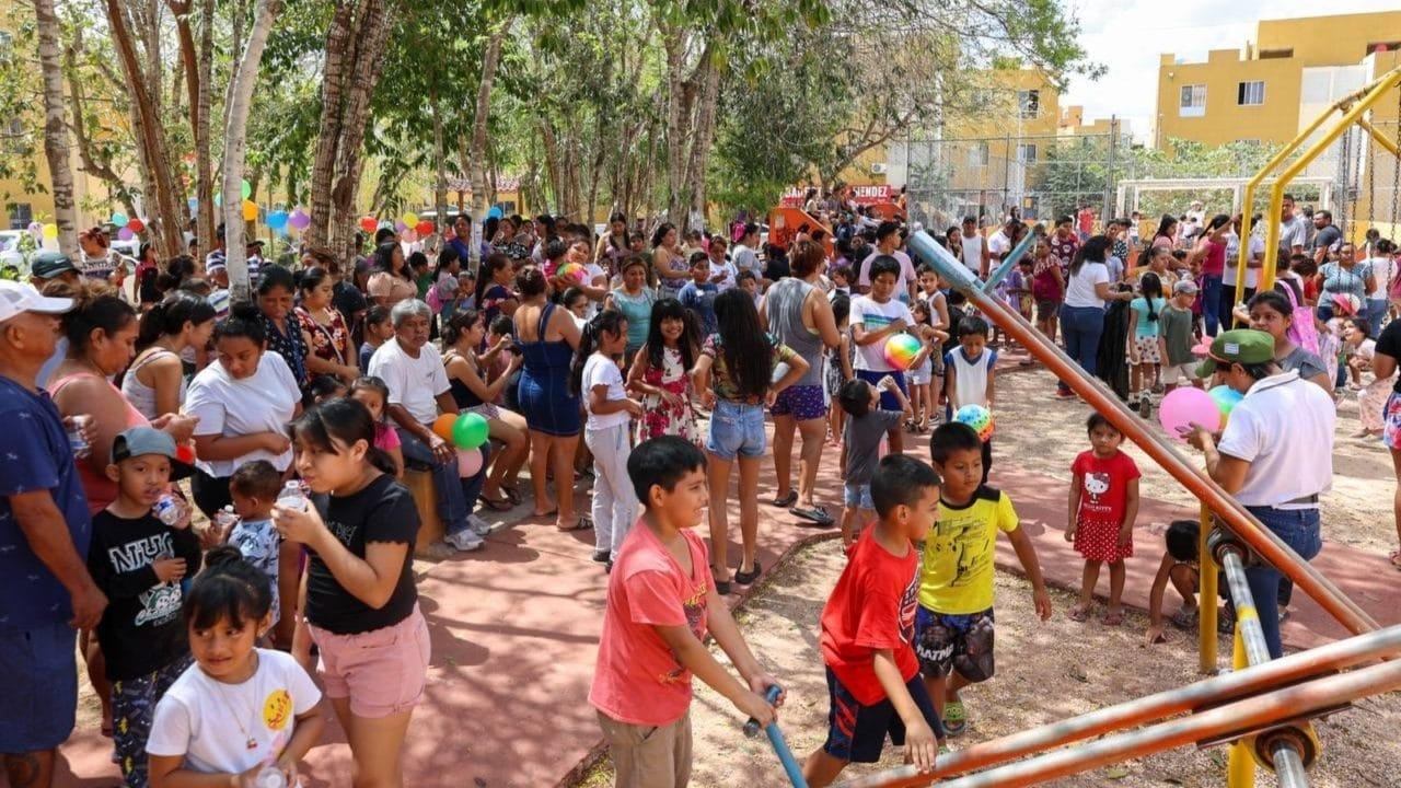 Celebrating the girls and boys of Cancun's Superblock 249
