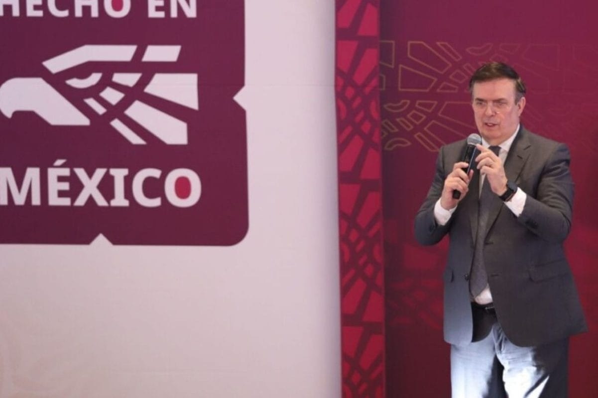 Accord clé ! Le Mexique obtient un tarif automobile préférentiel de 15 % avec les États-Unis. Ebrard célèbre un accord dans un contexte de crise politique