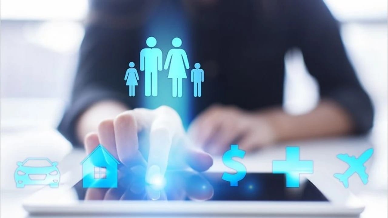Novedades en seguros 2025: Ajustes en asequibilidad para cobertura de salud en EEUU y el rol vigilante de CONDUSEF en México