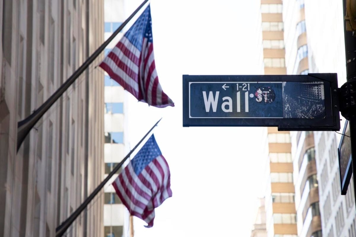 Sólido reporte de empleo impulsa a Wall Street al alza