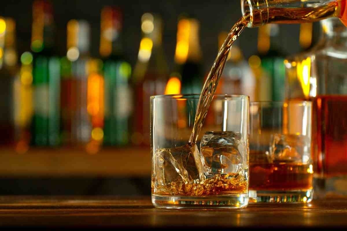 Bürgerorganisationen fordern Sheinbaum auf, höhere Steuern auf Alkohol und Erfrischungsgetränke zu erheben.