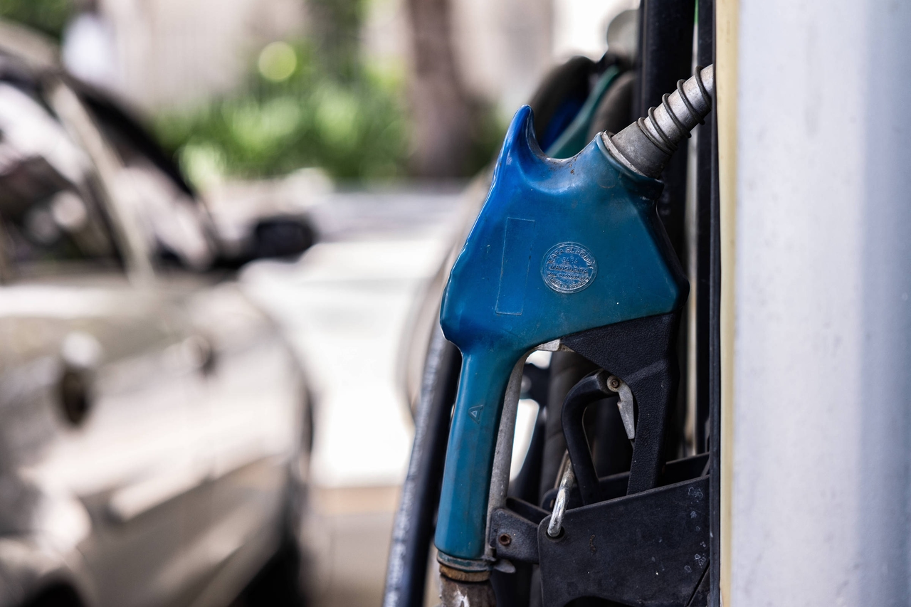 Il prezzo della benzina alle pompe è sceso meno della metà di quanto previsto da Petrobras