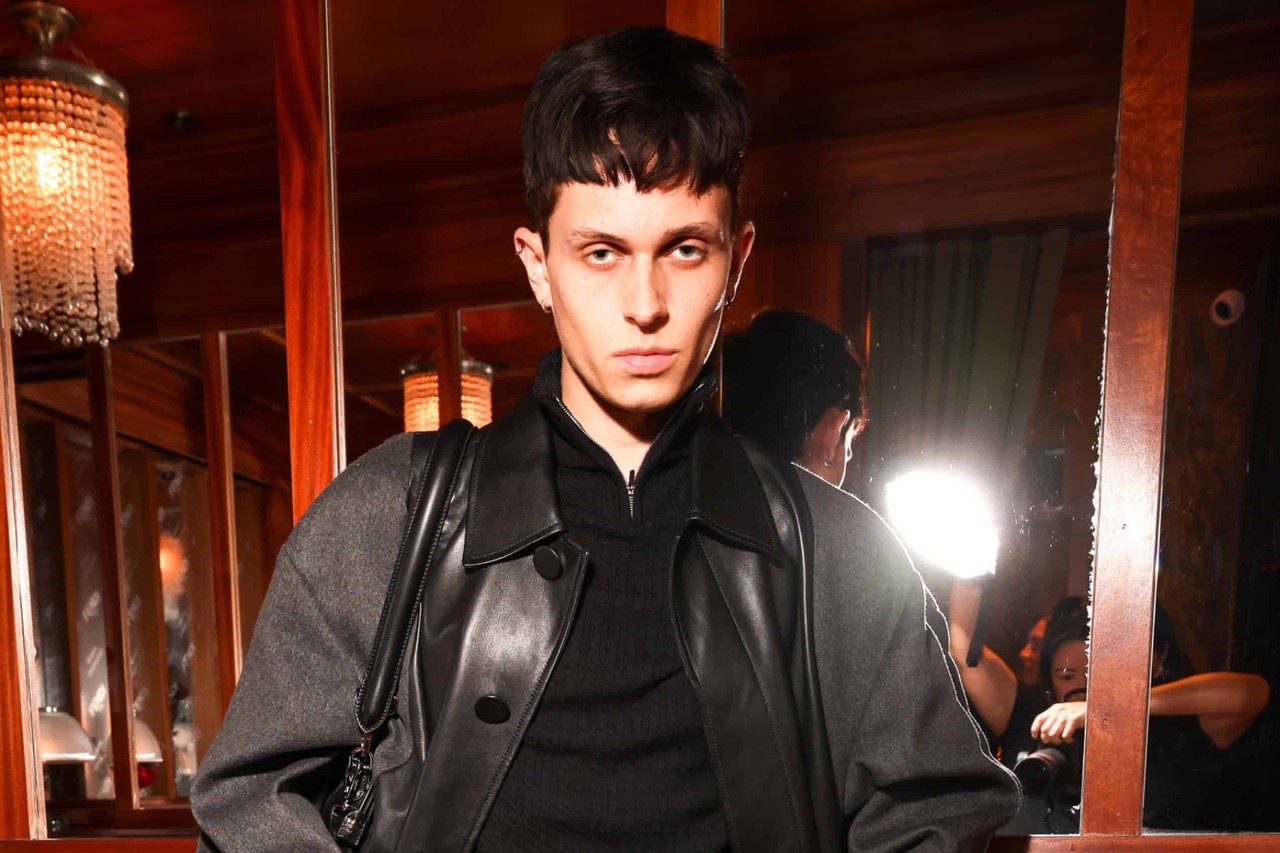 Jake Fleming quiere que te diviertas con la moda, pero recuerda hacer tu tarea de diseño.