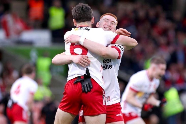 Devlin salue les joueurs après le dernier triomphe de Tyrone en football U20 All-Ireland
