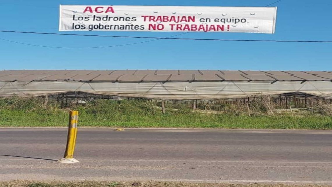 Vecinos de La Plata usaron pasacalles para quejarse por la inseguridad: "Sr. Chorro: pase tranquilo"