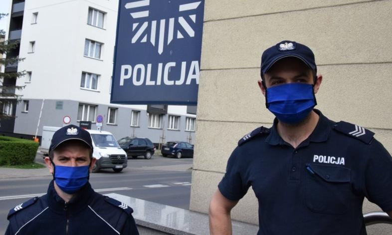 O julgamento da pandemia se torna final. Eles serão indiciados por agressão após comentário sobre não usar máscara