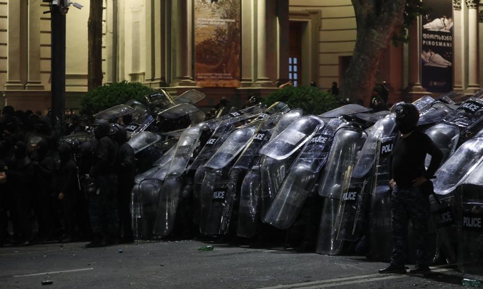Gürcistan'da protestolar yayılıyor. Tiflis'teki Polonya Büyükelçiliği Polonyalıları uyardı