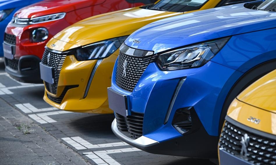 13 mil carros precisam ser consertados. Bancos "ambulantes" são os culpados