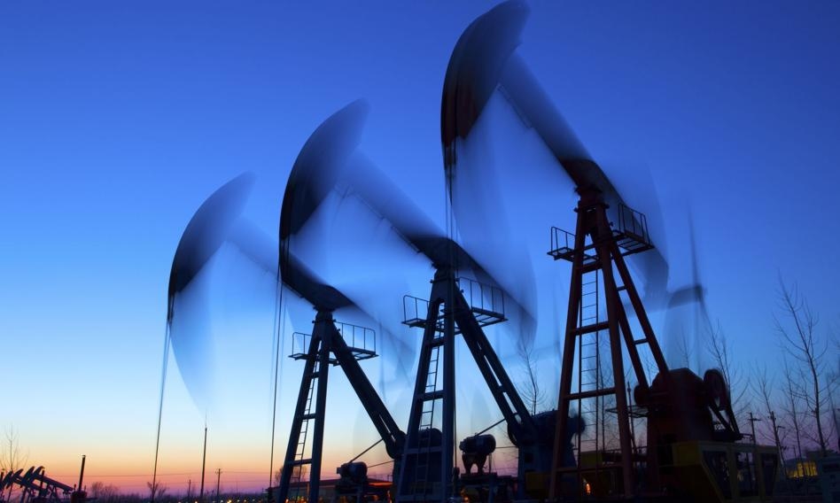 I prezzi del petrolio si stanno riprendendo dal calo, sullo sfondo incombe la controversia tra Stati Uniti, Unione Europea e Russia.