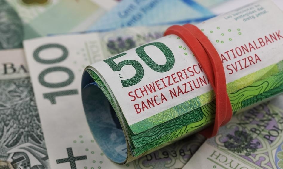 Zloty nach israelischer Aggression leicht geschwächt. Schweizer Franken stark im Plus