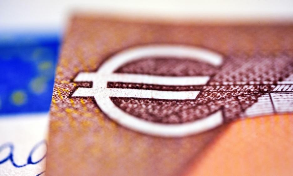 Euro in narrow range before elections. Dollar strengthening did not help, but złoty holds strong