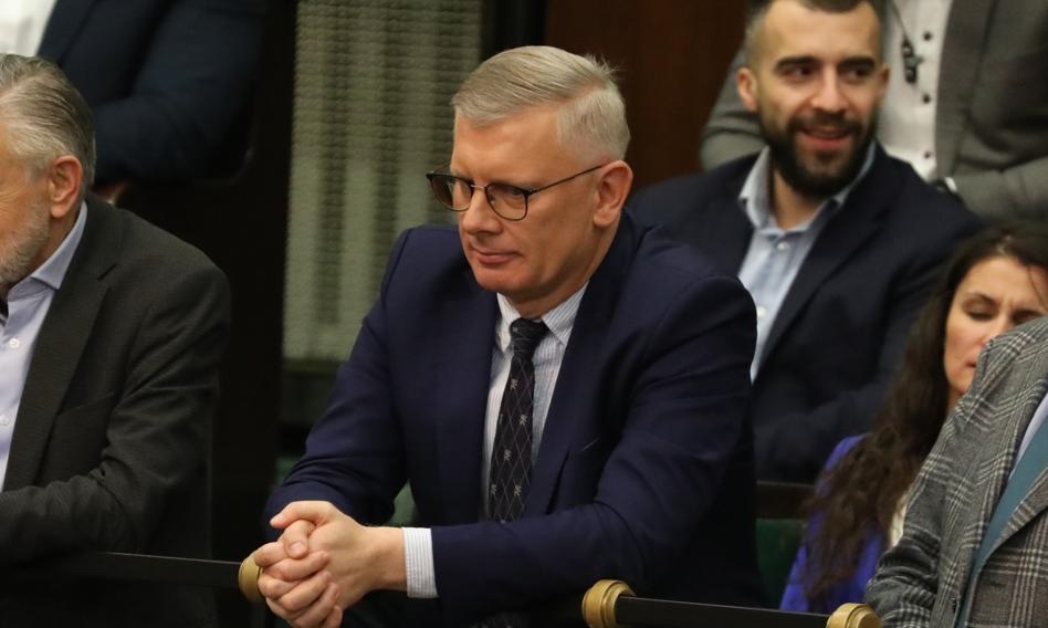 Così Cenckiewicz ha rivelato i documenti del Ministero degli Affari Esteri. Un modesto lavoro part-time e uno stipendio di 3.000 PLN