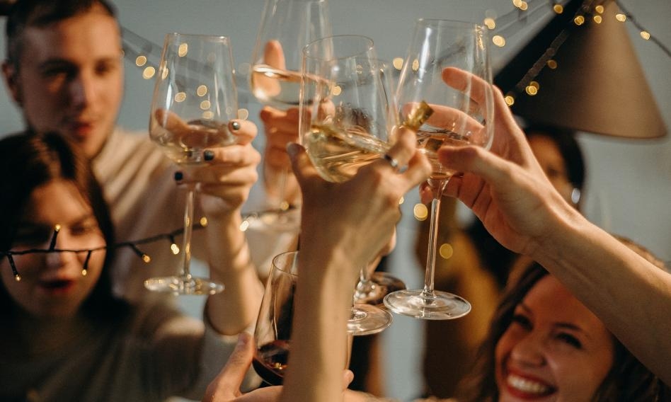 Können sie beim MPC Champagner öffnen? Die Kerninflation hat das Ziel verfehlt
