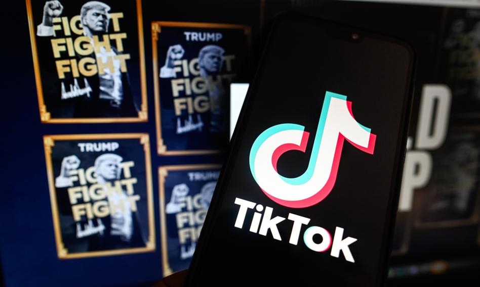 TikTok und Facebook genießen das geringste Vertrauen der Polen. YouTube auf dem Podium