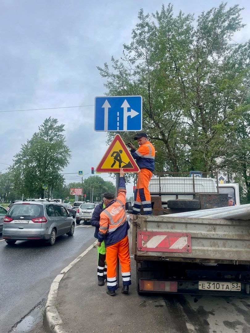 Des travaux de réparation de routes dans le cadre du projet national sont en cours sur la rue Nekhinskaya