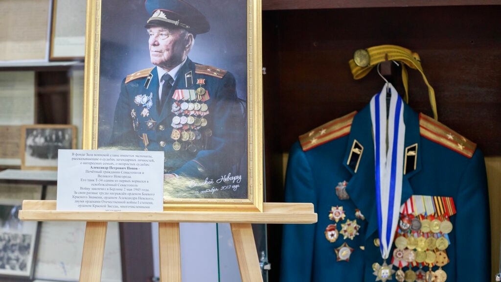 Relíquias militares do cidadão honorário de Veliky Novgorod Alexander Popov tornaram-se exposições do museu municipal