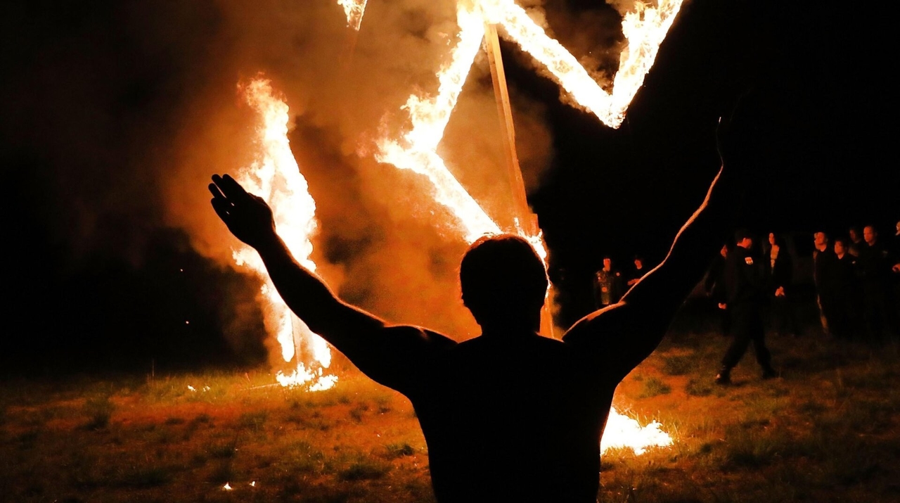 Neonazis bitten um Bitcoin-Spenden, während sie sich auf ihre Rückkehr in Trumps Amerika vorbereiten