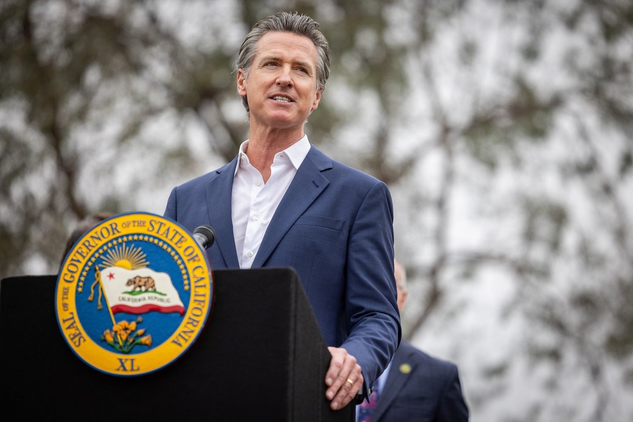 Gavin Newsom chce opanować Dziki Zachód sztucznej inteligencji