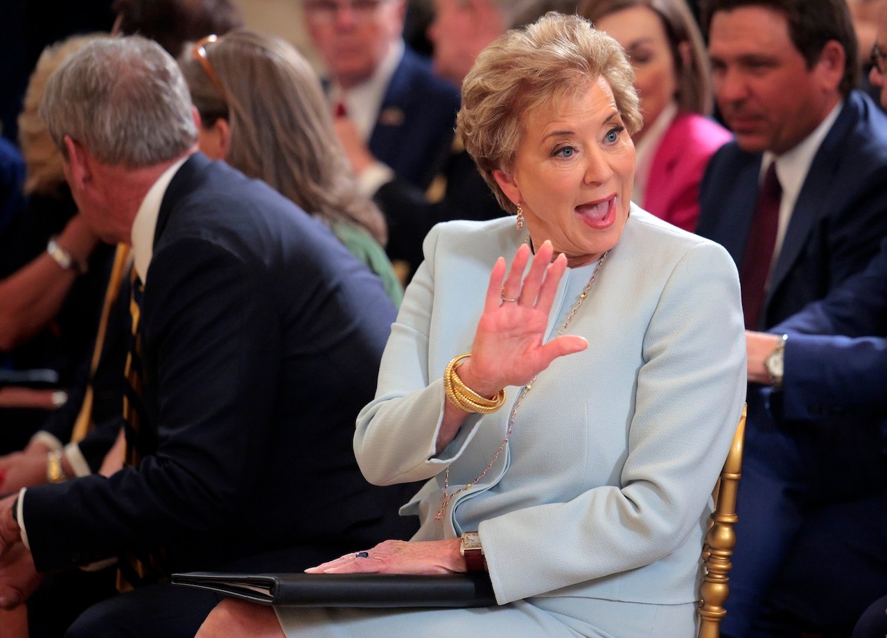 Secretário de Educação diz que universidades podem fazer pesquisas desde que estejam "em sincronia" com o governo Trump