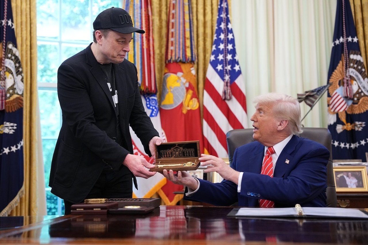 Trump gibt während der DOGE-Pressekonferenz zu: „Elon wird wirklich nicht gehen“