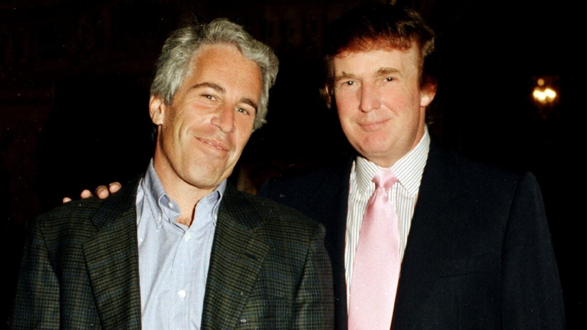 Alex Jones, Trump yetkililerinin kendisinden Jeffrey Epstein hakkında konuşmayı bırakmasını istediğini iddia etti