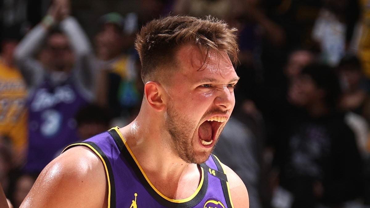 Luka Doncic hace que los fanáticos de la NBA se derrumben mientras la estrella de los Lakers atormenta a su ex equipo en una dramática victoria contra los Mavericks