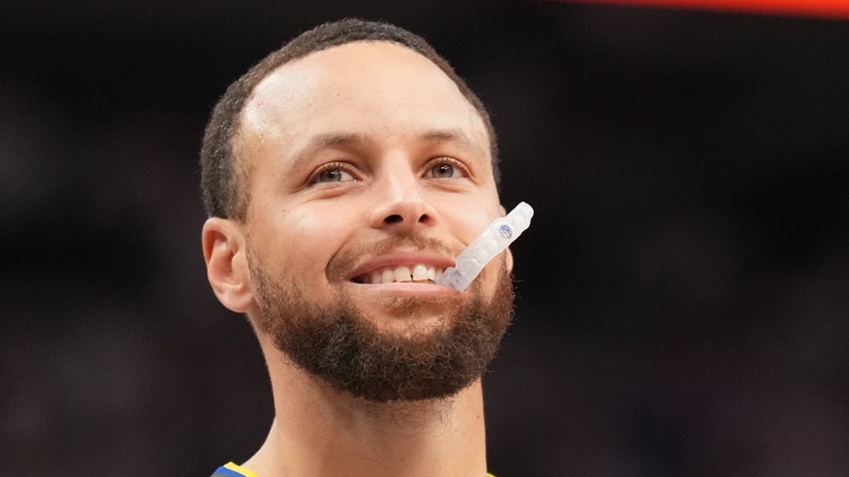 Steph Curry forced out of Golden State Warriors playoff game with hamstring injury