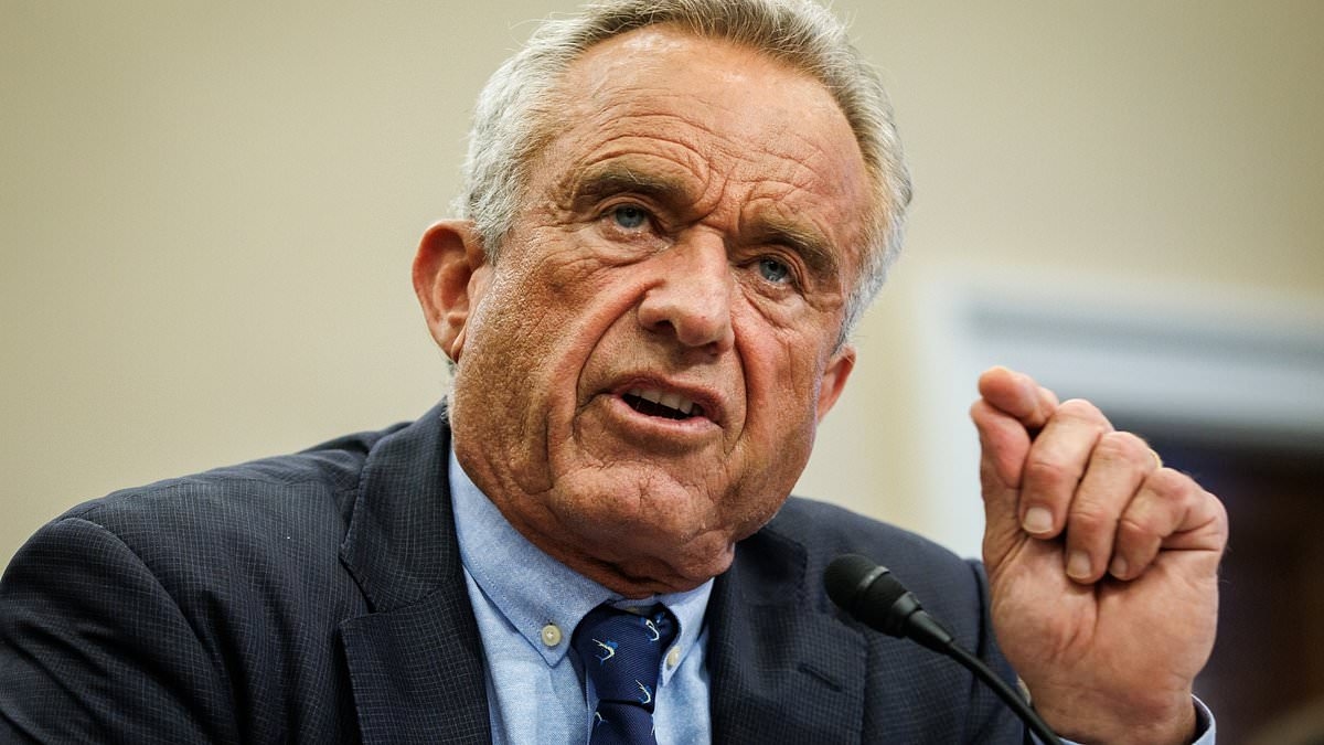 Wilder Moment: RFK Jr. geht mit Atomwaffen gegen demokratischen Abgeordneten vor, weil dieser die Gesundheit von Kindern als Waffe einsetzt: „Geben Sie mir Anerkennung!“