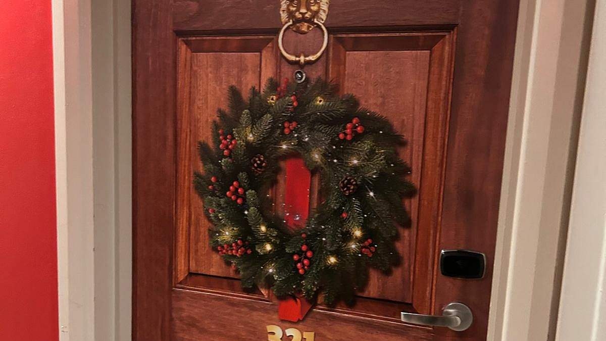 Inside the new UK theme park hotel room where it's Christmas all year