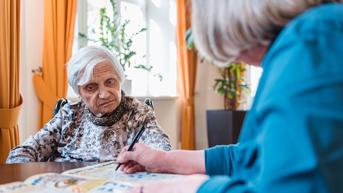 Experten geben eine 60-sekündige Schreibaufgabe bekannt, die früheste Anzeichen von Demenz aufdecken kann – wie schneiden Sie ab?